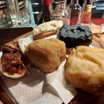 Corner Pub - Cicchetti plate - Pubs Near Me - Venezia, VE