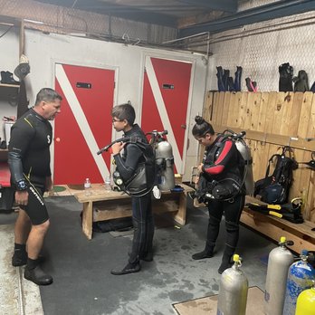 Dive World West - Getting ready - Outdoor Gear Near Me - San Antonio, Texas