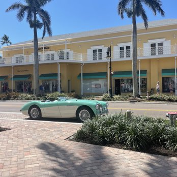 The Cáfe - view from our table outside - Cafes Near Me - Naples, Florida The Cáfe - view from our table outside - Cafes Near Me - Naples, Florida