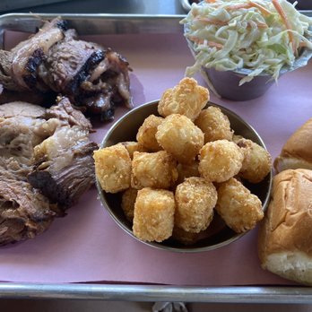 Easy ‘Que - Brisket/crappy brisket with tater tot's coleslaw and Hawaiian bread - Barbeque Near Me - Kailua, Hawaii