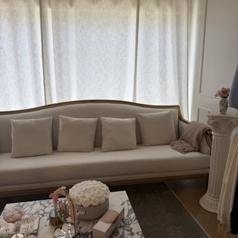 Figue Madera - Waiting area / Couch - Pilates Near Me - Northridge, California Figue Madera - Waiting area / Couch - Pilates Near Me - Northridge, California