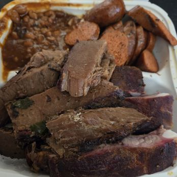 Robert Earl's BBQ - Brisket, ribs and links. There are better options out there, food rating 6/10 - Barbeque Near Me - Long Beach, California Robert Earl's BBQ - Brisket, ribs and links. There are better options out there, food rating 6/10 - Barbeque Near Me - Long Beach, California