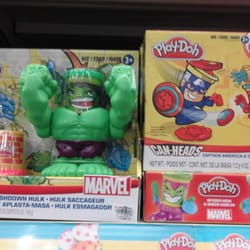 Toys R Us - Marvel Play-Doh at Toys R Us