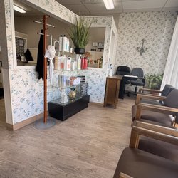 Lou's Beauty Salon - Waiting room