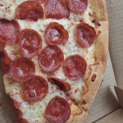 Pizza Hut - Pepperoni pizza