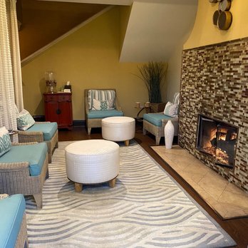 Aquaterra Spa - Spa waiting room - Day Spas Near Me - Laguna Beach, California Aquaterra Spa - Spa waiting room - Day Spas Near Me - Laguna Beach, California