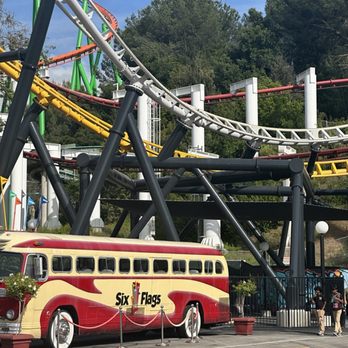 Six Flags Magic Mountain - Amusement Parks Near Me - Valencia, California Six Flags Magic Mountain - Amusement Parks Near Me - Valencia, California