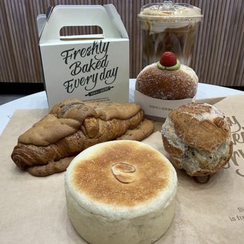 Tous Les Jours - Matcha Cream Donut  Butter Pecan Cloud Latte  Blueberry Cream Cheese Bread  Sesame Donut  Crookie - Bakeries Near Me - Henderson, Nevada