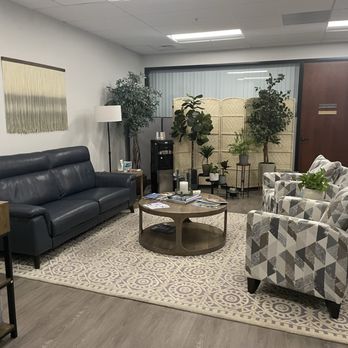 Pack & Load Movers - Furniture moved - Movers Near Me - Sacramento, California