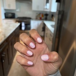 Nail Studio II - Light pink polish with chrome