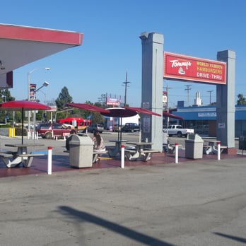 Original Tommy's - Sit outside on a good day enjoy food - Burgers Near Me - Long Beach, California