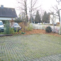 Team Diel - Parkplatz vor dem Haus nur für den Radl Laden.
