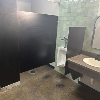 Freight House - Clean bathrooms - American Near Me - Paducah, Kentucky Freight House - Clean bathrooms - American Near Me - Paducah, Kentucky