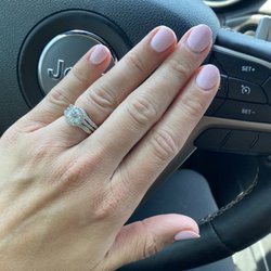 KT Nails On The Avenue - Gel manicure