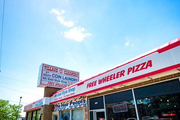 Free Wheeler Pizza by null