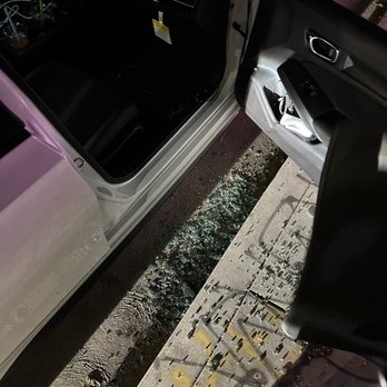 JJ Windshields Repair and Replacement - Window shattered - Windshield Installation & Repair Near Me JJ Windshields Repair and Replacement - Window shattered - Windshield Installation & Repair Near Me