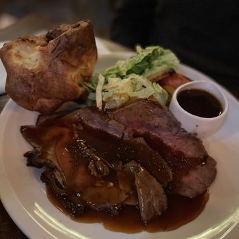 The Ganton Arms - Beef Sunday roast - British Near Me - London, XGL