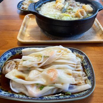 Lee's Kitchen - Shrimp rice rolls & Beef rice noodles; Follow me @RimyEats on Instagram - Noodles Near Me - Redmond, Washington