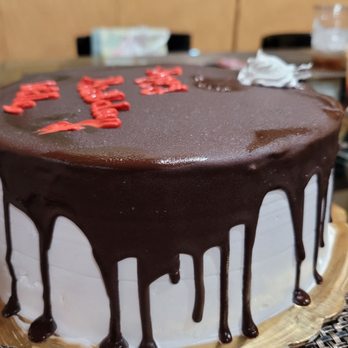 Cold Stone Creamery - a chocolate drip cake - Ice Cream & Frozen Yogurt Near Me - Miami, Florida Cold Stone Creamery - a chocolate drip cake - Ice Cream & Frozen Yogurt Near Me - Miami, Florida