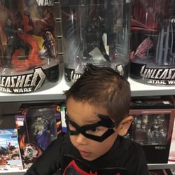 Legends Comics & Games - Which Robin loves Power Rangers and Star Wars? Red Hood, of course.