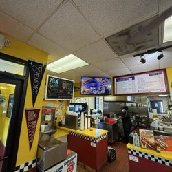 Skip’s Chicago Dogs - Order area