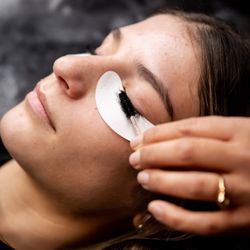 Pura Vida Salon & Spa - Lash lift & tint