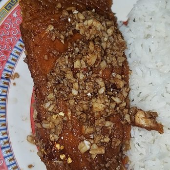Magic Kitchen - Garlic Salmon. Deeelicious!!! - Thai Near Me - Springfield, Illinois