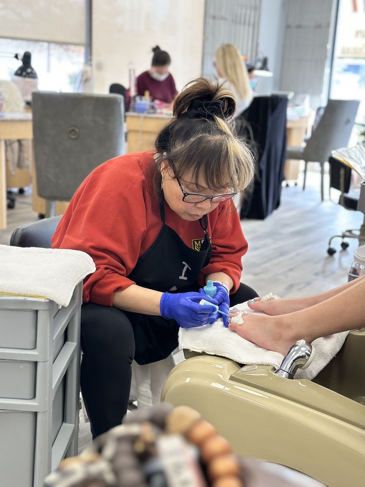 FINGER NAILS Updated October 2024 453 Photos & 353 Reviews 23001