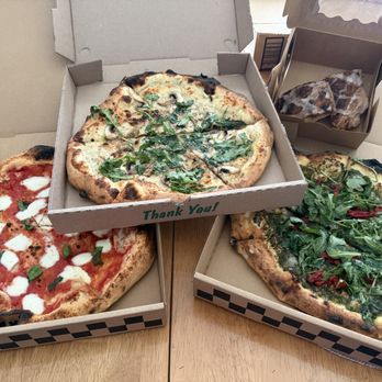 StoneYard Cafe - Left to right -- Handracted Margherita, Cacio e Pepe, Pesto - top Homemade Cinnamon Rolls - Pizza Near Me - Denver, Colorado