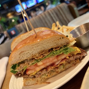 Earls Kitchen + Bar - Deluxe Burger - Cocktail Bars Near Me - Honolulu, Hawaii Earls Kitchen + Bar - Deluxe Burger - Cocktail Bars Near Me - Honolulu, Hawaii