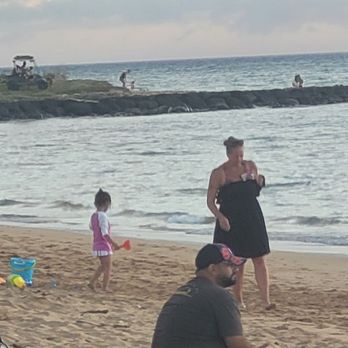 West Lipoa Street Beach - Small crowd enjoying the beach. - Beaches Near Me - Kihei, Hawaii West Lipoa Street Beach - Small crowd enjoying the beach. - Beaches Near Me - Kihei, Hawaii