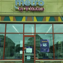 Metro by T-Mobile - Front of store