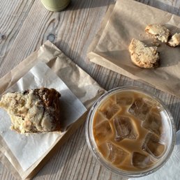 Crumble Cake X Pecan Shortbread Cookie X Bourbon Vanilla Latte