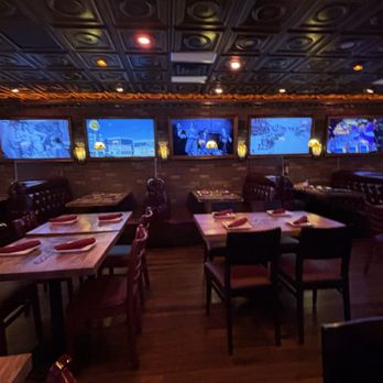 Casa Di Amore - Decor....the screens photos badly but really add to the overall experience - Italian Near Me - Las Vegas, Nevada