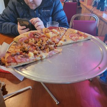 Hyatt Lake Resort - Large pizza with homemade crust - Hotels Near Me - Ashland, Oregon Hyatt Lake Resort - Large pizza with homemade crust - Hotels Near Me - Ashland, Oregon
