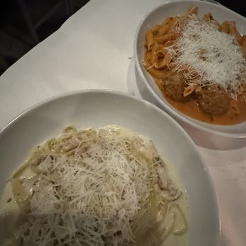MA'S Italian Kitchen - shrimp alfredo & PENNE ALLA VODKA - Italian Near Me - Burbank, California