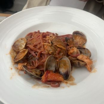 Barrique - Linguine Rosse alle Vongole & Linguine Nere Aragosta - Wine Bars Near Me - Venice, California Barrique - Linguine Rosse alle Vongole & Linguine Nere Aragosta - Wine Bars Near Me - Venice, California