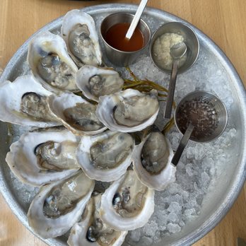 Sagaponack - Happy hour oysters - Bars Near Me - New York, New York Sagaponack - Happy hour oysters - Bars Near Me - New York, New York