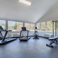 Days Inn and Suites by Wyndham Oxford - Health club  fitness center  gym