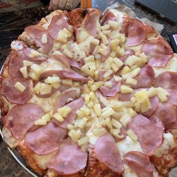 Canadian bacon and pineapple. Very good Canadian bacon and pineapple. Very good