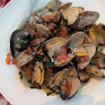 O' Sole Mio Restaurant - Clams over linguine - Pizza Near Me - Millbrae, California O' Sole Mio Restaurant - Clams over linguine - Pizza Near Me - Millbrae, California