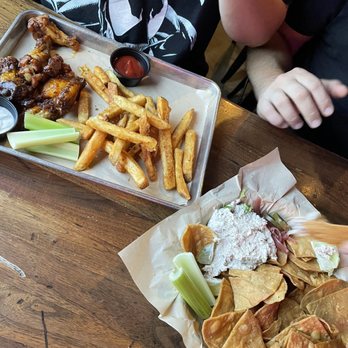 Rolling Waves Brewing and Distillery - Fish dip and wings - Breweries Near Me - Doral, Florida Rolling Waves Brewing and Distillery - Fish dip and wings - Breweries Near Me - Doral, Florida