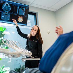 Anderson Family Dental - Dr. Anderson describing CBCT findings