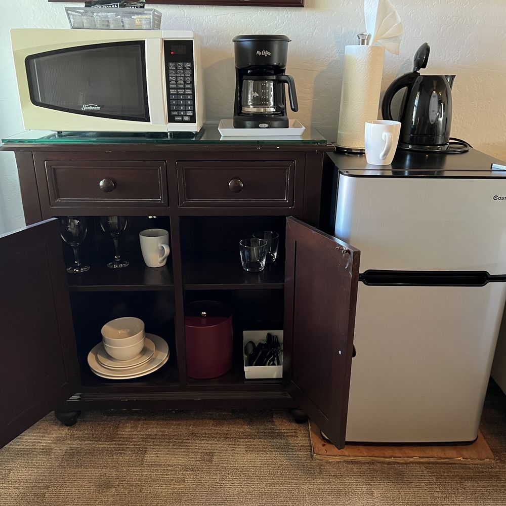 Bay Meadows Resort - Cooking equipment - Resorts Near Me - Big Bear Lake, California
