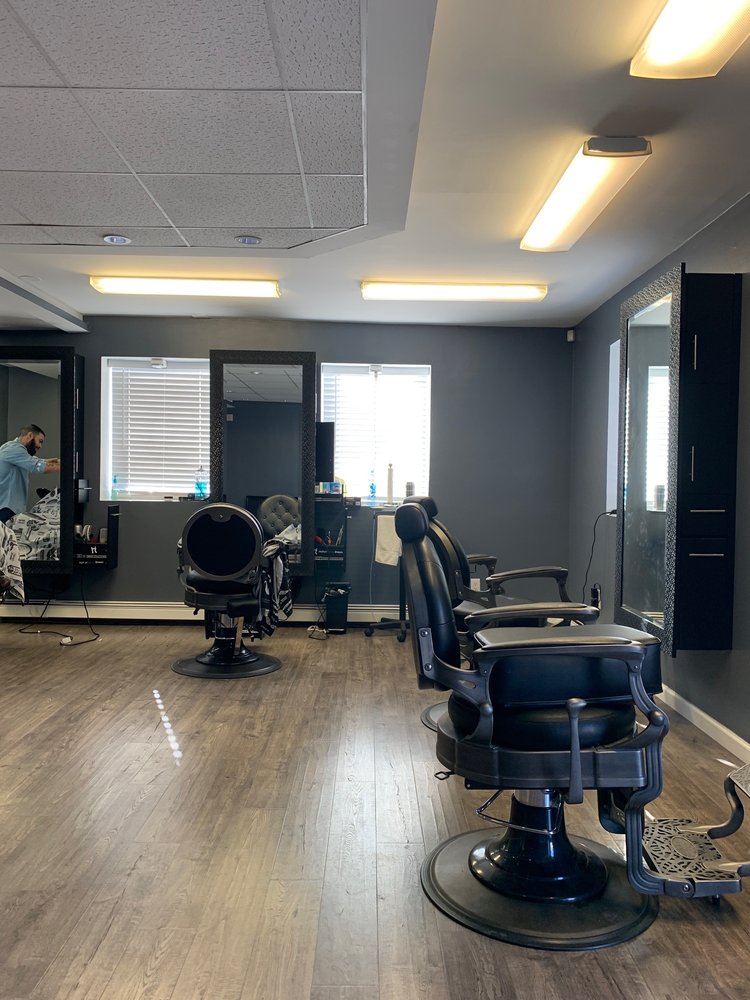 DIONY THE BARBER Updated August 2024 11 Photos 39B Mill Plain Rd