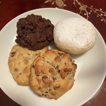 Levain Bakery - Various - non GF - Bakeries Near Me - Chicago, Illinois