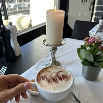 Hotel-Restaurant des Alpes - Cappuccino with a ginger biscuit - Hotels Near Me - Luzern, LU
