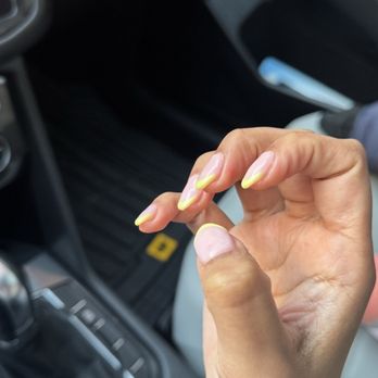 H & Q Nail Spa - Uneven nails - Nail Salons Near Me - New York, New York