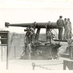 Friends of Old Fort Stevens - Historic gun being manned