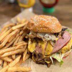 Goog’s Pub & Grub - The Verser + fried egg & mushrooms